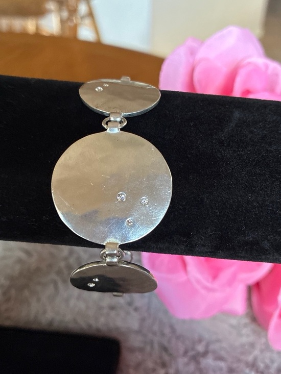 Kenneth Cole Jewelry - Kenneth Cole Silver Disc Bracelet – Minimalist Shine